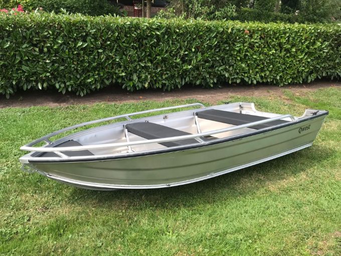 Qwest Marine B300