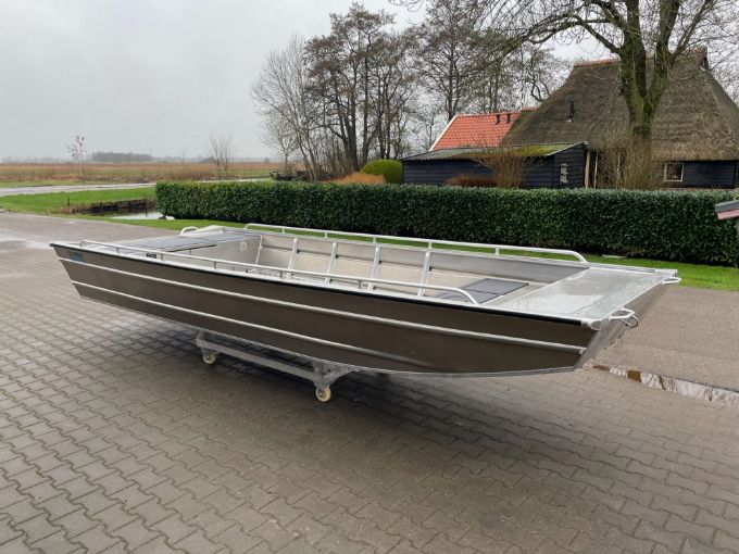 Qwest Marine F500