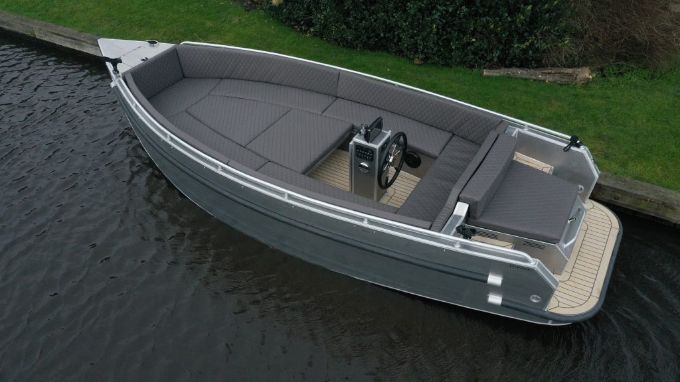 Qwest Marine S580