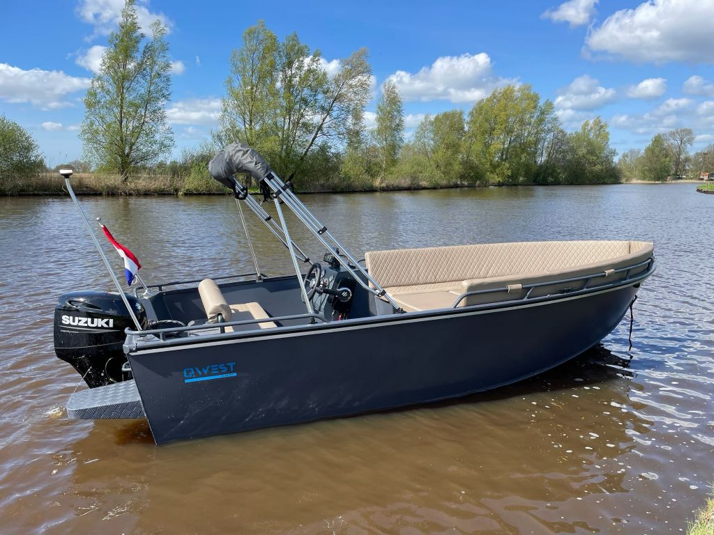 Qwest Marine R485