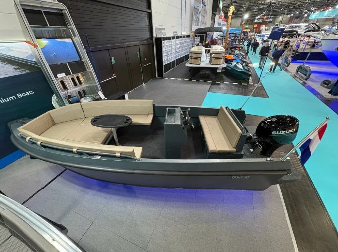Qwest Marine S585